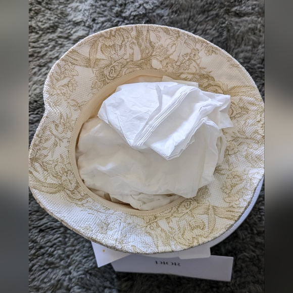 Christian Dior Bucket Hat. - Picture 8 of 11